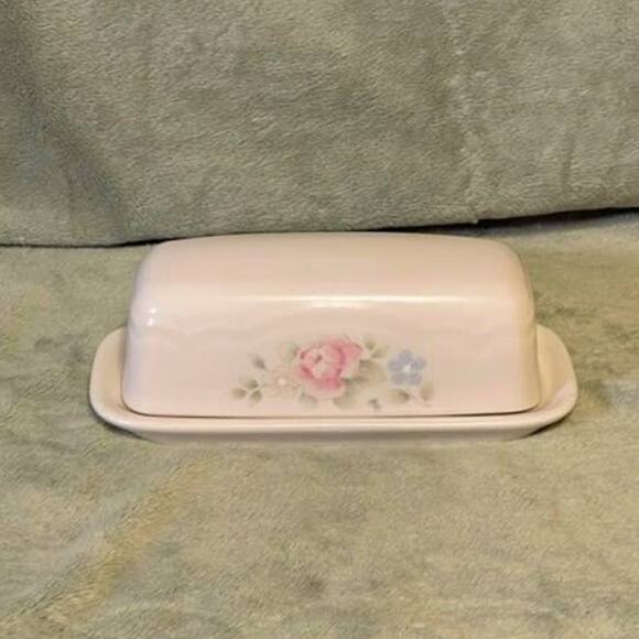 Vintage Pfaltzgraff Tea Rose 1/4 lb. Covered Butter Dish - Picture 2 of 6